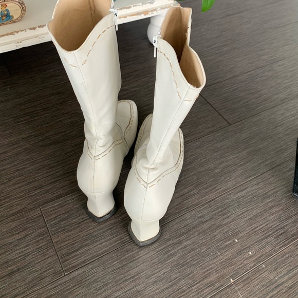 White John Fluevog boots with heart shaped heel. - Picture 2 of 5